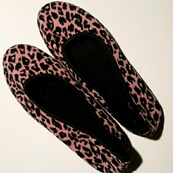 Animal Print Slip-On Flats - Picture 3 of 5